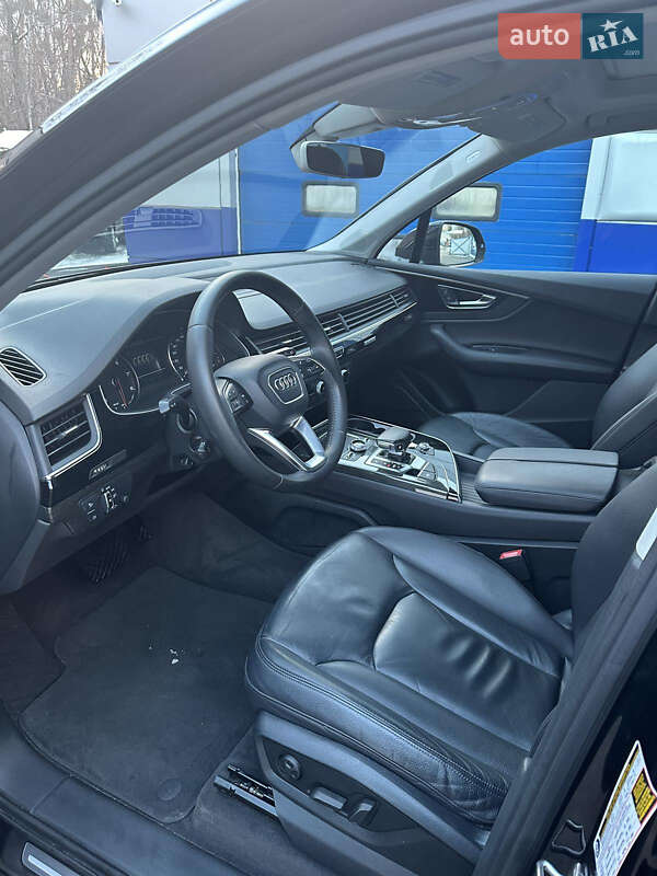 Внедорожник / Кроссовер Audi Q7 2015 в Пустомытах