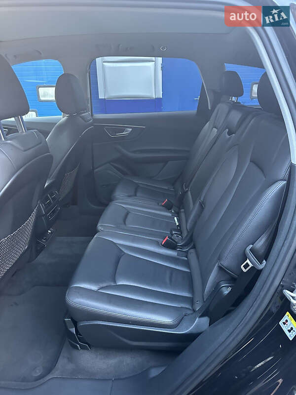 Внедорожник / Кроссовер Audi Q7 2015 в Пустомытах