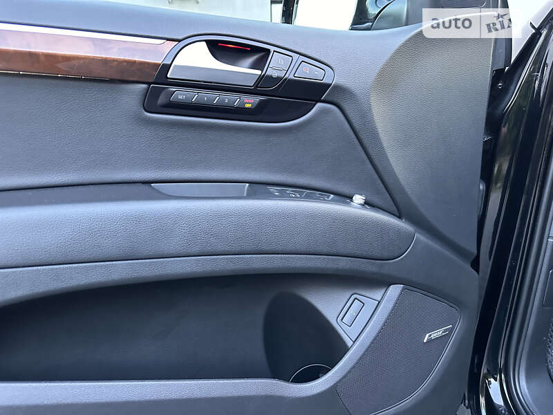 Позашляховик / Кросовер Audi Q7 2015 в Рівному