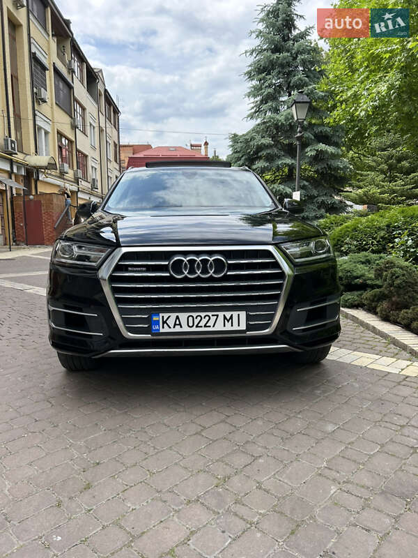 Внедорожник / Кроссовер Audi Q7 2015 в Киеве