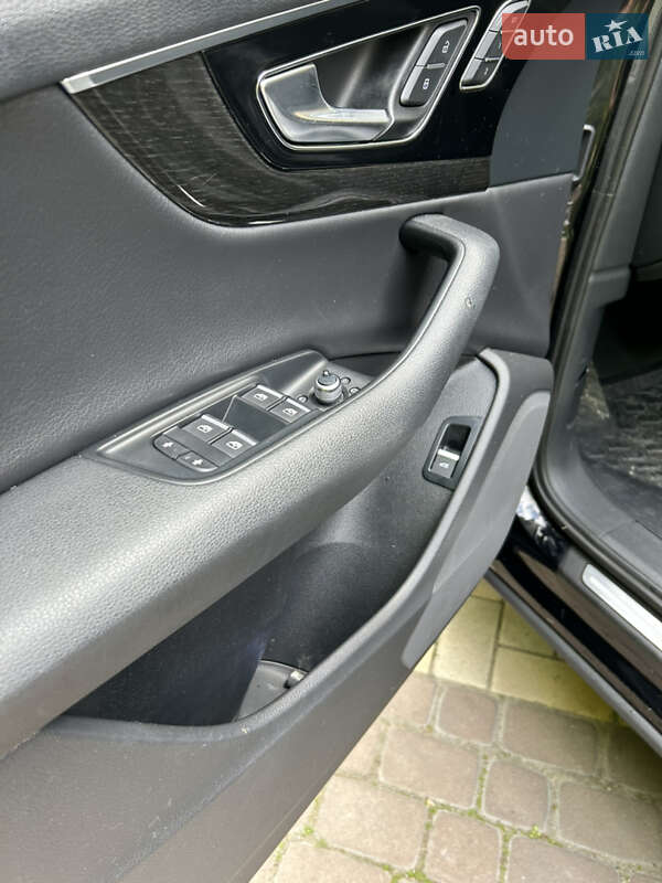 Внедорожник / Кроссовер Audi Q7 2015 в Киеве