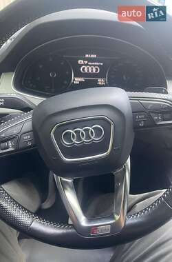 Позашляховик / Кросовер Audi Q7 2016 в 