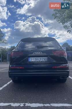 Позашляховик / Кросовер Audi Q7 2016 в 