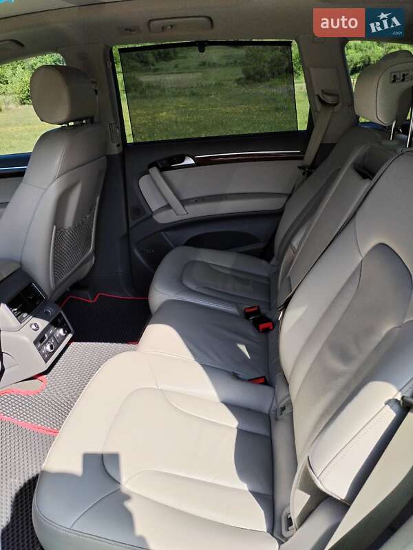 Внедорожник / Кроссовер Audi Q7 2013 в Великом Березном