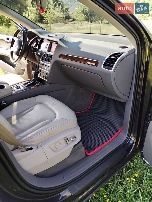 Внедорожник / Кроссовер Audi Q7 2013 в Великом Березном