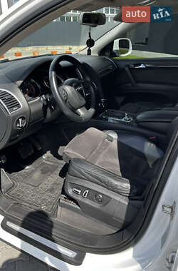 Внедорожник / Кроссовер Audi Q7 2010 в 