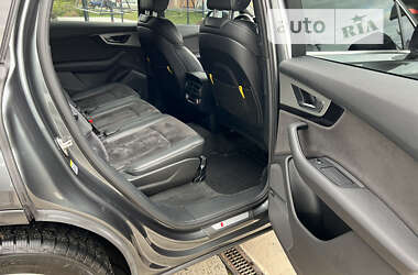 Внедорожник / Кроссовер Audi Q7 2016 в 