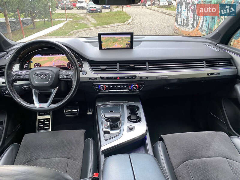 Позашляховик / Кросовер Audi Q7 2016 в Луцьку