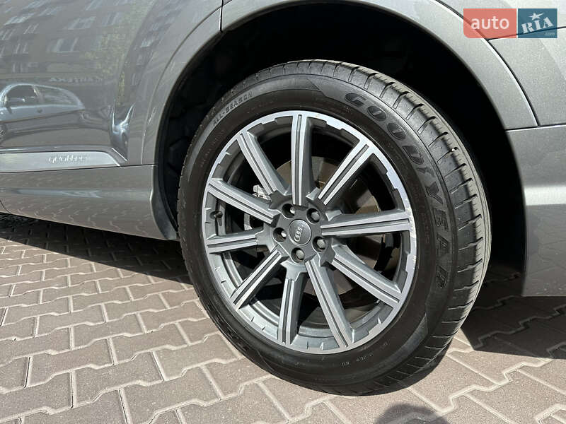 Внедорожник / Кроссовер Audi Q7 2017 в Киеве