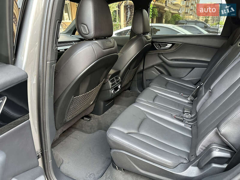 Внедорожник / Кроссовер Audi Q7 2017 в Киеве