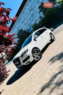 Внедорожник / Кроссовер Audi Q7 2015 в 