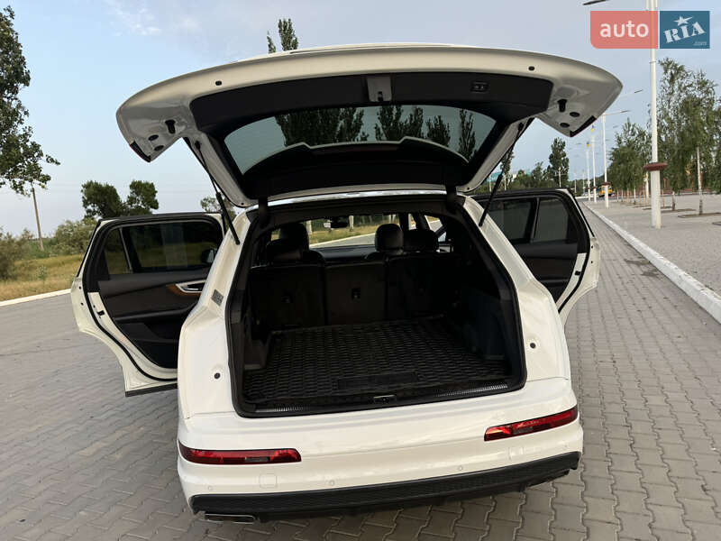 Позашляховик / Кросовер Audi Q7 2015 в Ізмаїлі
