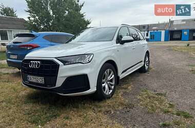 Внедорожник / Кроссовер Audi Q7 2021 в 
