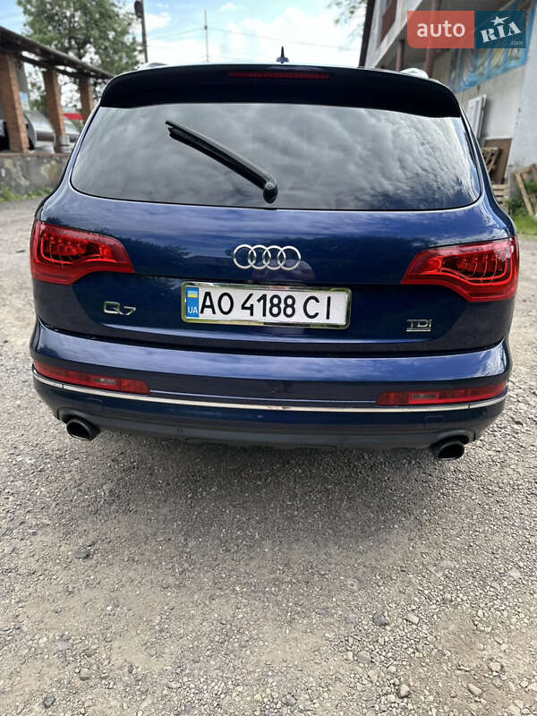 Позашляховик / Кросовер Audi Q7 2012 в Ужгороді