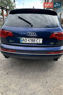 Позашляховик / Кросовер Audi Q7 2012 в 