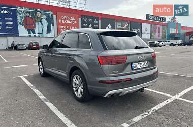 Внедорожник / Кроссовер Audi Q7 2016 в 