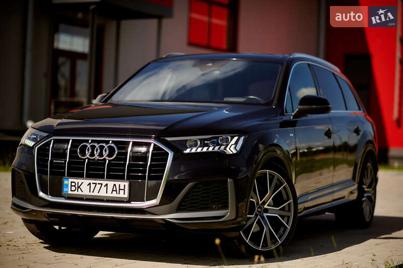 Внедорожник / Кроссовер Audi Q7 2019 в Ровно