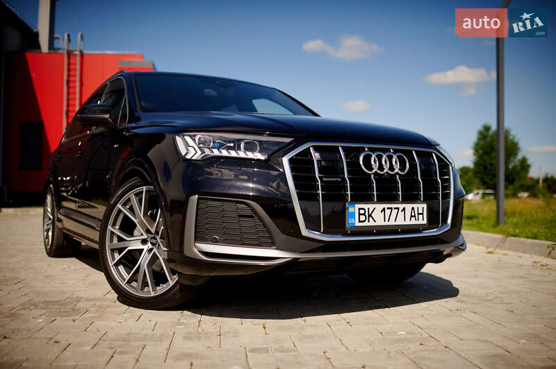 Внедорожник / Кроссовер Audi Q7 2019 в Ровно