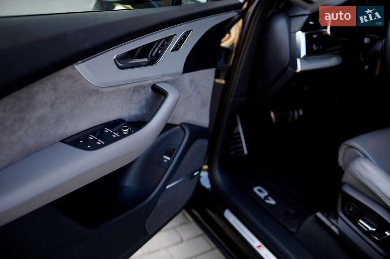 Внедорожник / Кроссовер Audi Q7 2019 в Ровно
