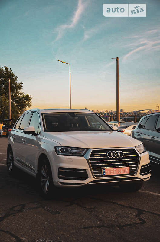 Позашляховик / Кросовер Audi Q7 2017 в Києві