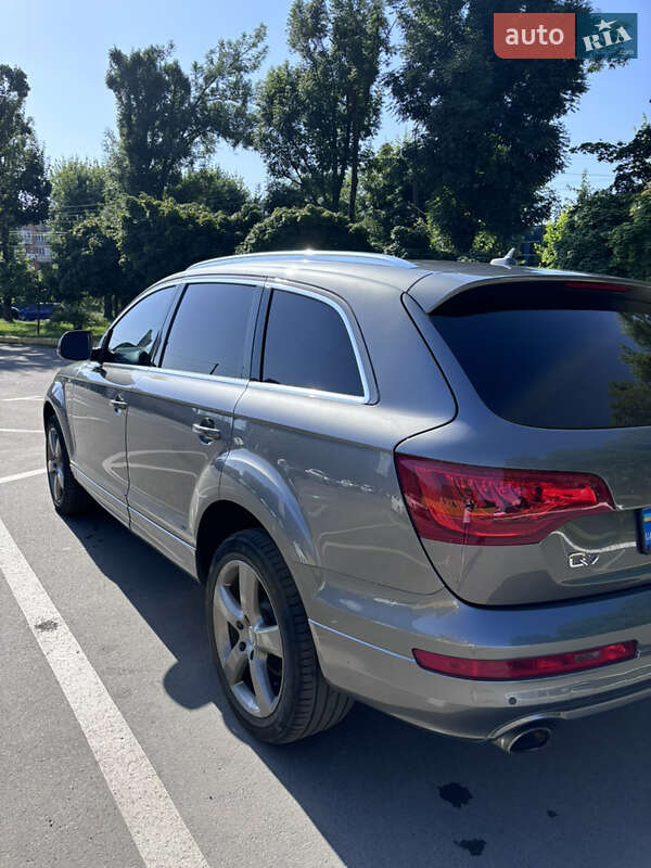 Внедорожник / Кроссовер Audi Q7 2013 в Ужгороде