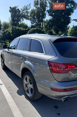 Позашляховик / Кросовер Audi Q7 2013 в Ужгороді