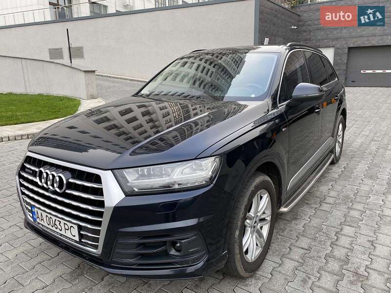 Внедорожник / Кроссовер Audi Q7 2016 в 