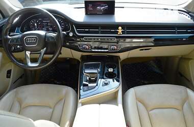 Внедорожник / Кроссовер Audi Q7 2016 в 