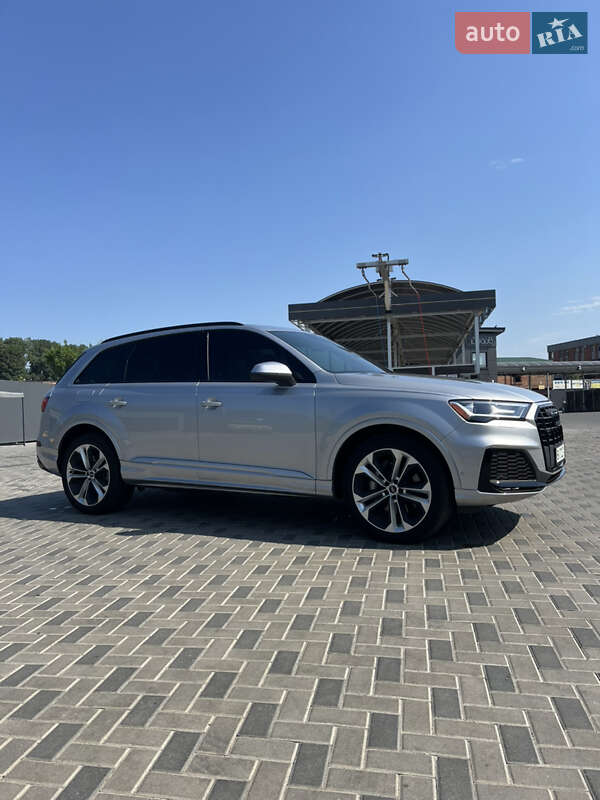 Внедорожник / Кроссовер Audi Q7 2020 в 