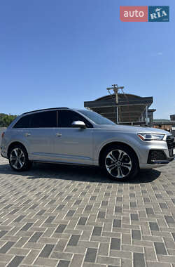 Внедорожник / Кроссовер Audi Q7 2020 в 
