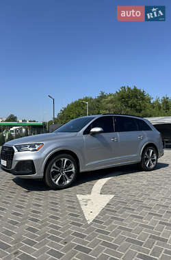 Внедорожник / Кроссовер Audi Q7 2020 в 