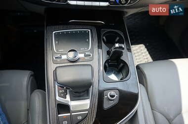 Внедорожник / Кроссовер Audi Q7 2015 в 