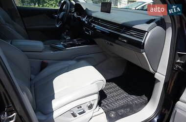 Внедорожник / Кроссовер Audi Q7 2015 в 