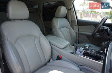 Внедорожник / Кроссовер Audi Q7 2015 в 