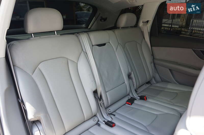 Позашляховик / Кросовер Audi Q7 2015 в Самборі