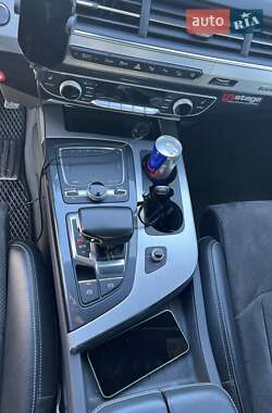 Внедорожник / Кроссовер Audi Q7 2016 в 