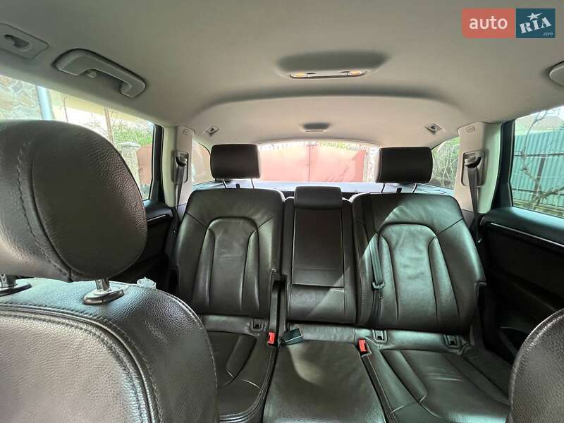 Позашляховик / Кросовер Audi Q7 2012 в Ужгороді