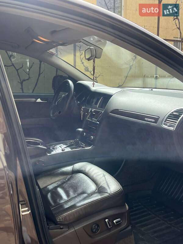 Позашляховик / Кросовер Audi Q7 2012 в Ужгороді