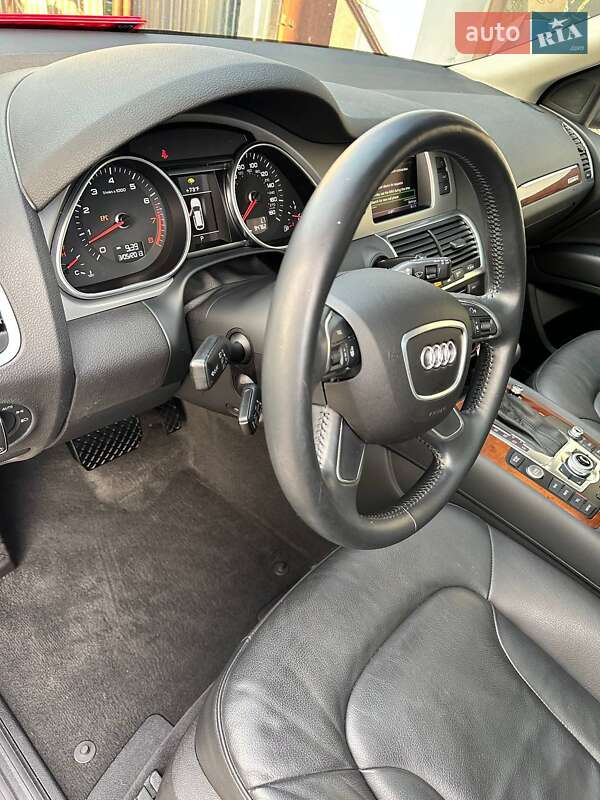 Позашляховик / Кросовер Audi Q7 2015 в Ужгороді