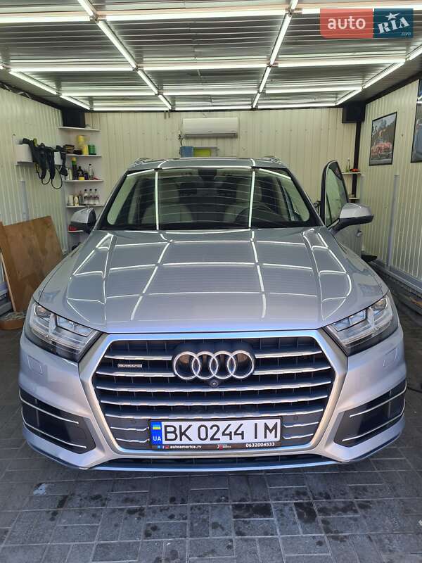 Внедорожник / Кроссовер Audi Q7 2017 в Ровно