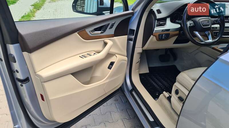 Внедорожник / Кроссовер Audi Q7 2017 в Ровно