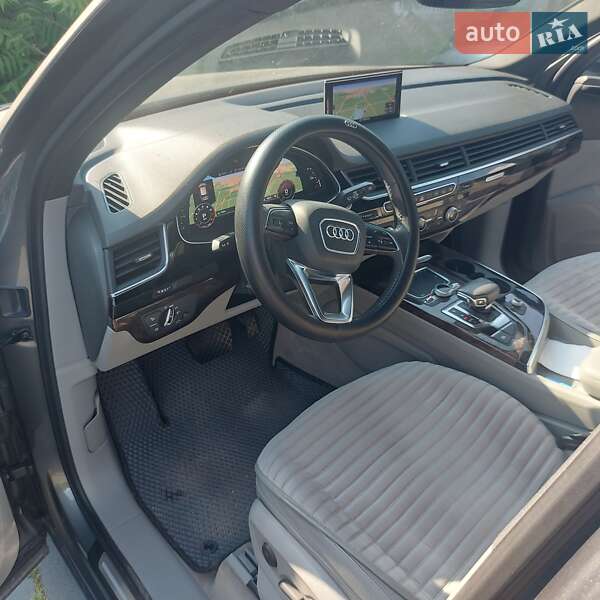 Позашляховик / Кросовер Audi Q7 2017 в Кременці
