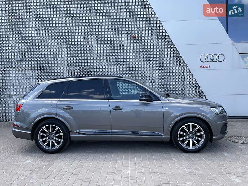 Позашляховик / Кросовер Audi Q7 2017 в Львові