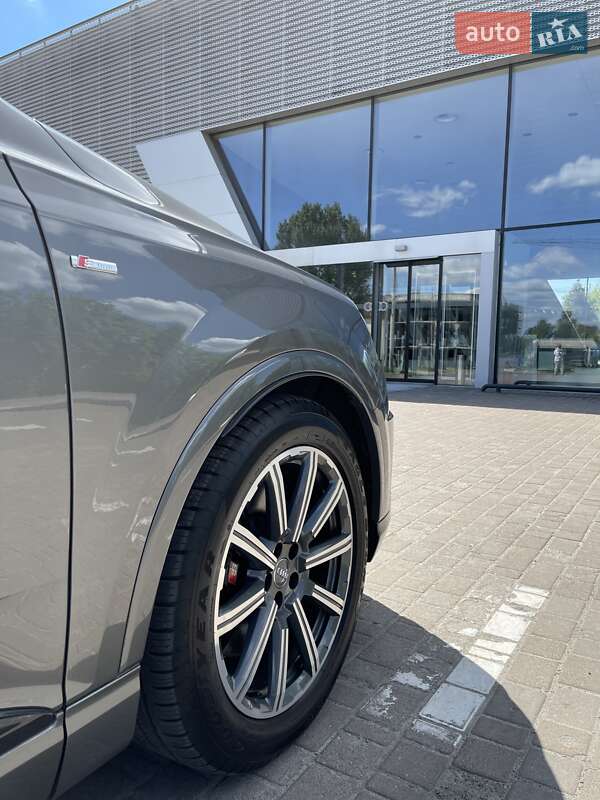 Позашляховик / Кросовер Audi Q7 2017 в Львові