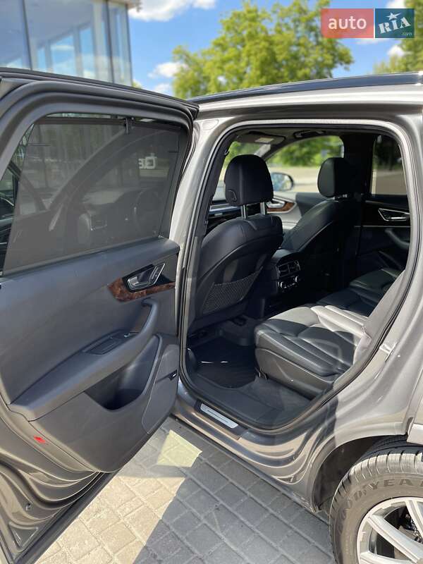 Позашляховик / Кросовер Audi Q7 2017 в Львові