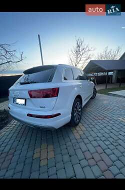Внедорожник / Кроссовер Audi Q7 2017 в 