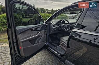 Внедорожник / Кроссовер Audi Q7 2016 в 