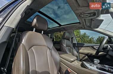 Внедорожник / Кроссовер Audi Q7 2016 в 