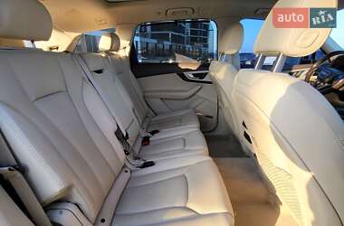 Внедорожник / Кроссовер Audi Q7 2017 в 