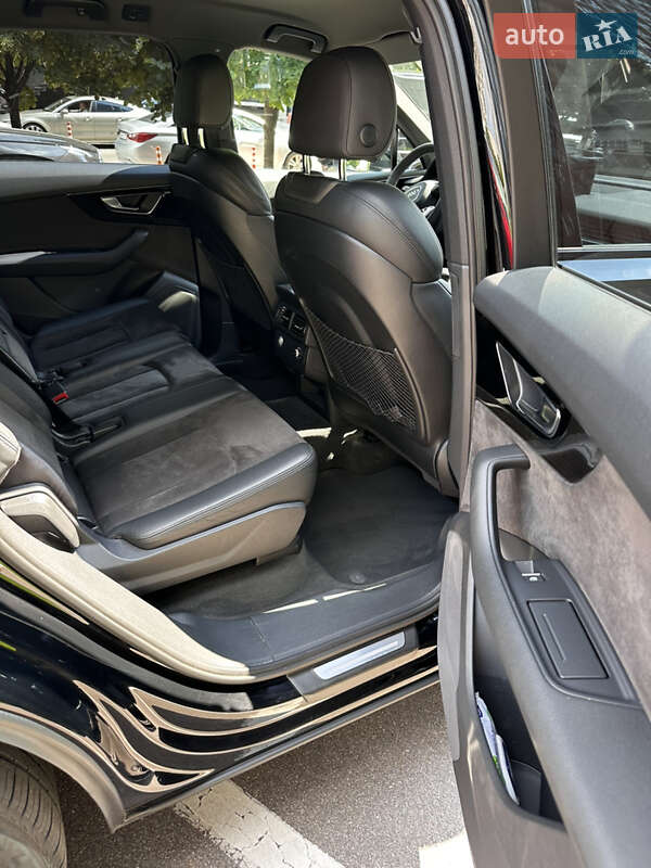 Внедорожник / Кроссовер Audi Q7 2017 в Киеве